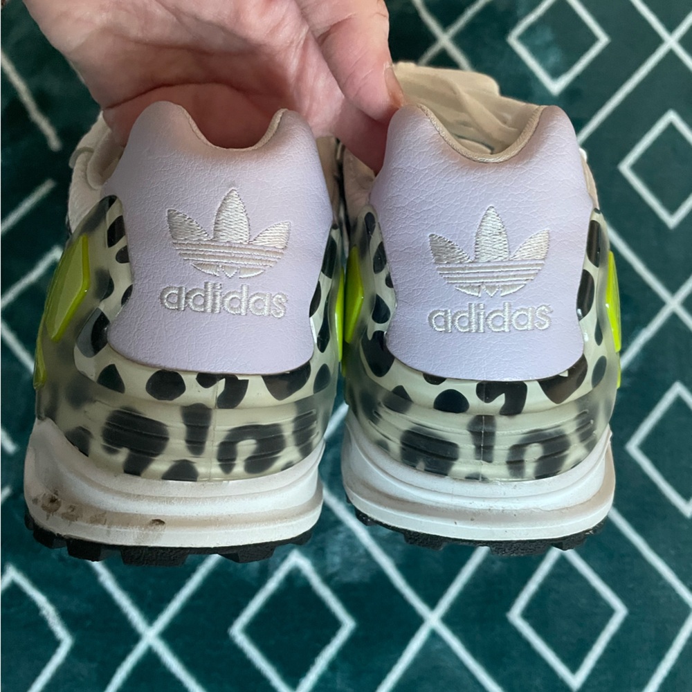 Adidas women’s sneakers cheetah/zebra size 8.5 - Picture 4 of 6